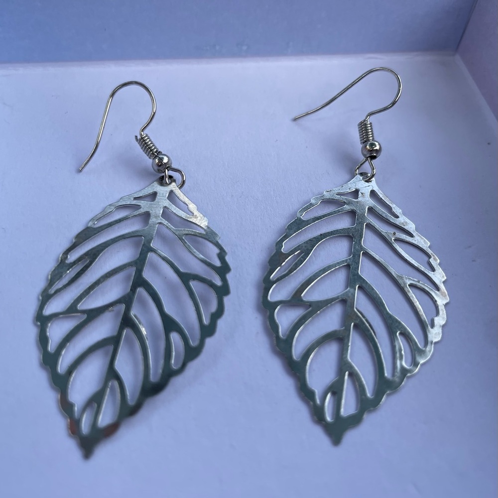 Leaf Earings - Picture 2 of 2